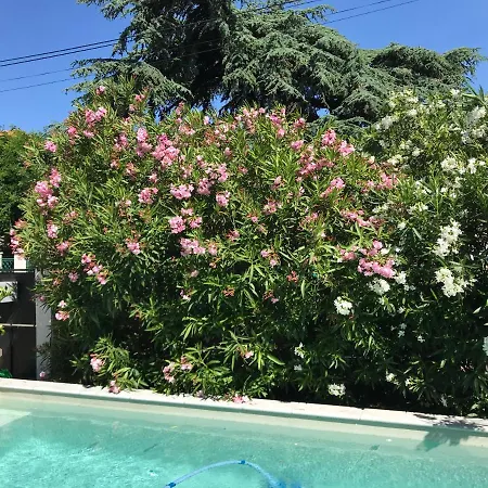 Au Centre De Semesterbostad Nîmes