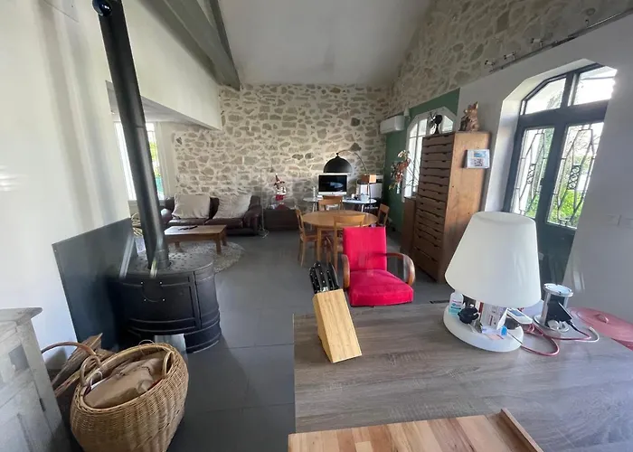 Au Centre De * Nimes