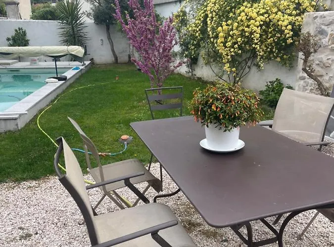 Au Centre De * Nîmes